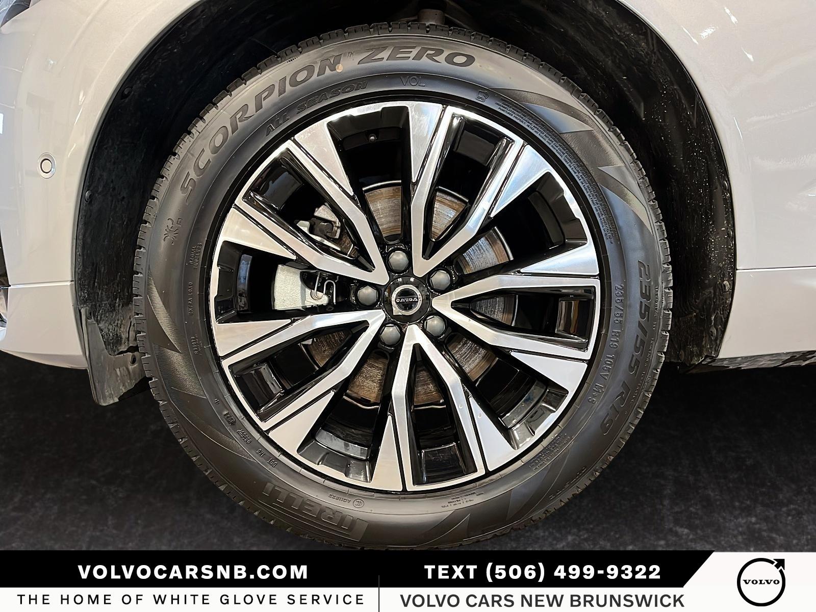 2024 Volvo XC60 B5 Plus Dark Theme