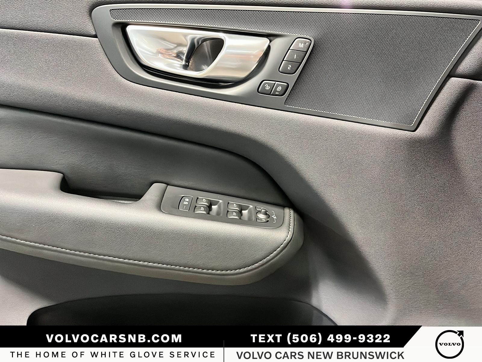 2024 Volvo XC60 B5 Plus Dark Theme