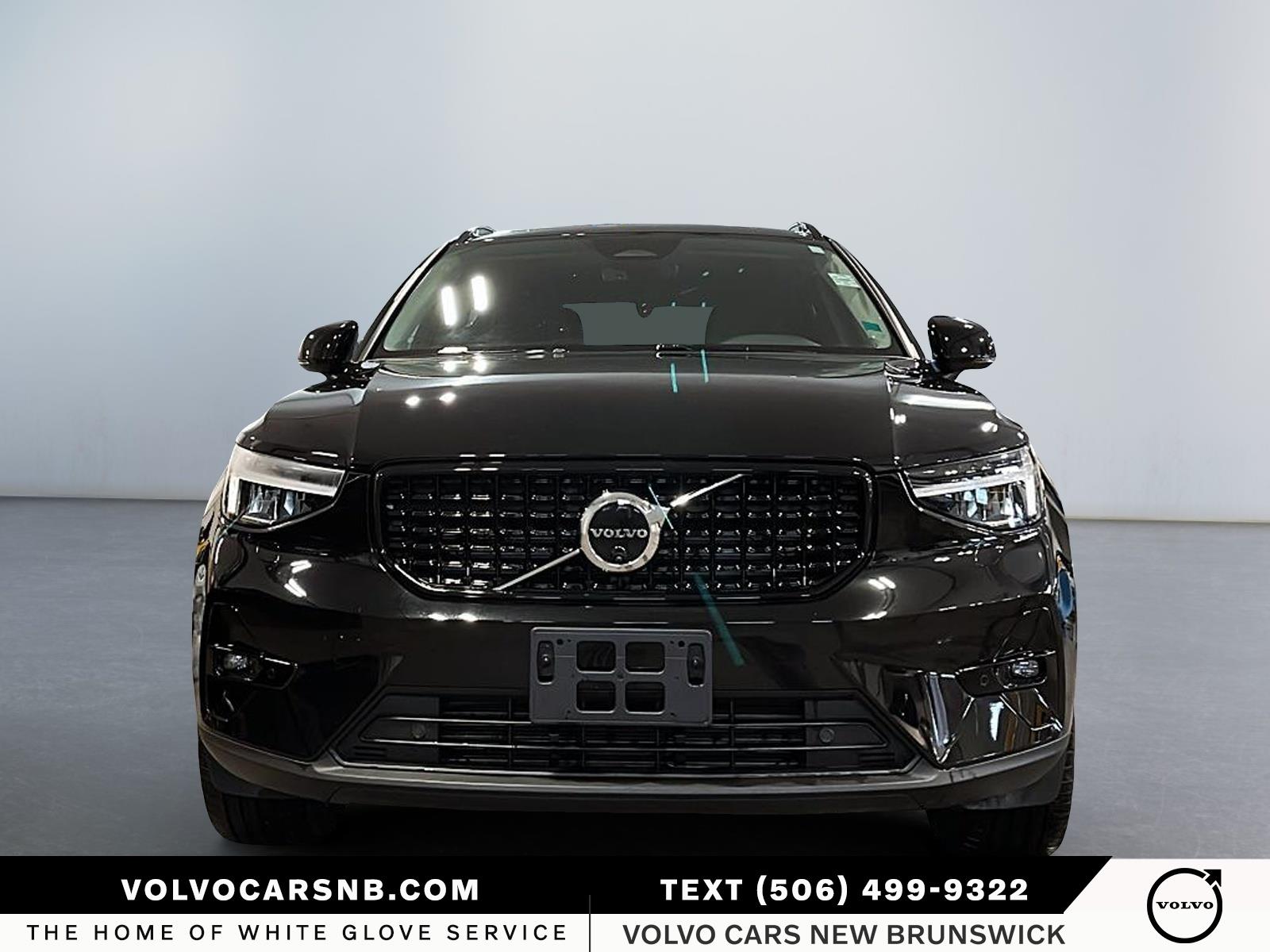 2025 Volvo XC40 B5 Plus Dark Theme