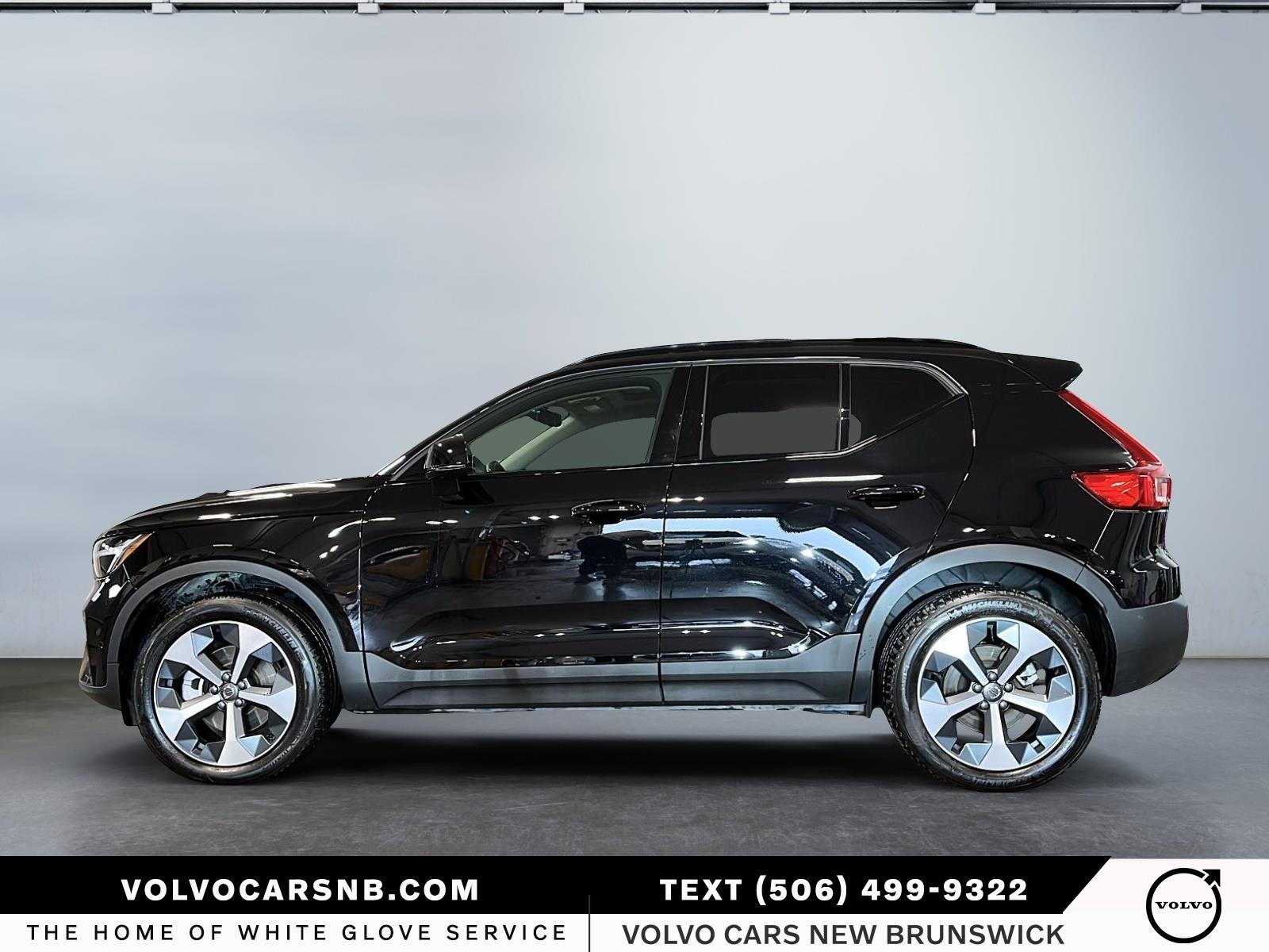 2025 Volvo XC40 B5 Plus Dark Theme