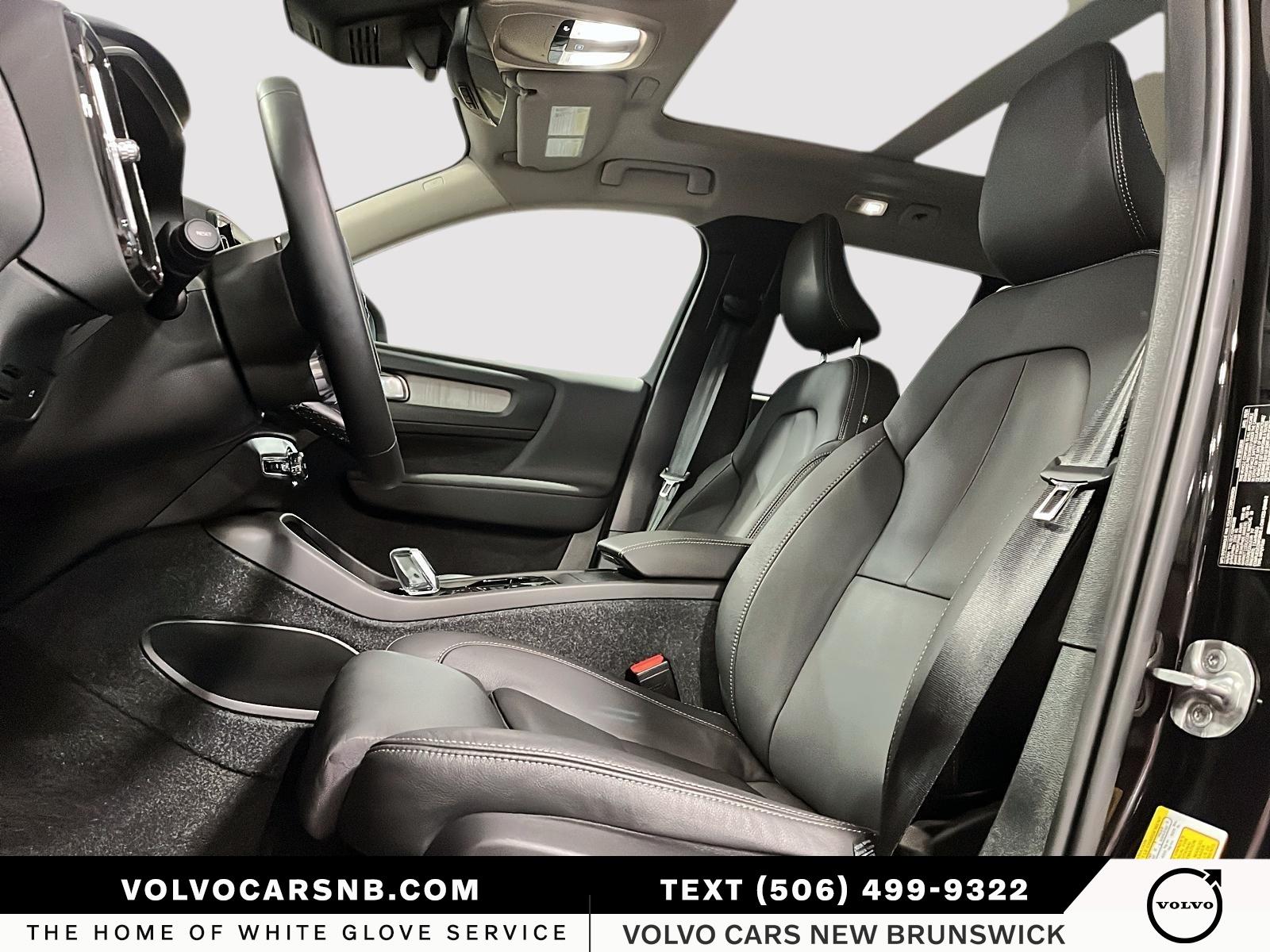 2025 Volvo XC40 B5 Plus Dark Theme