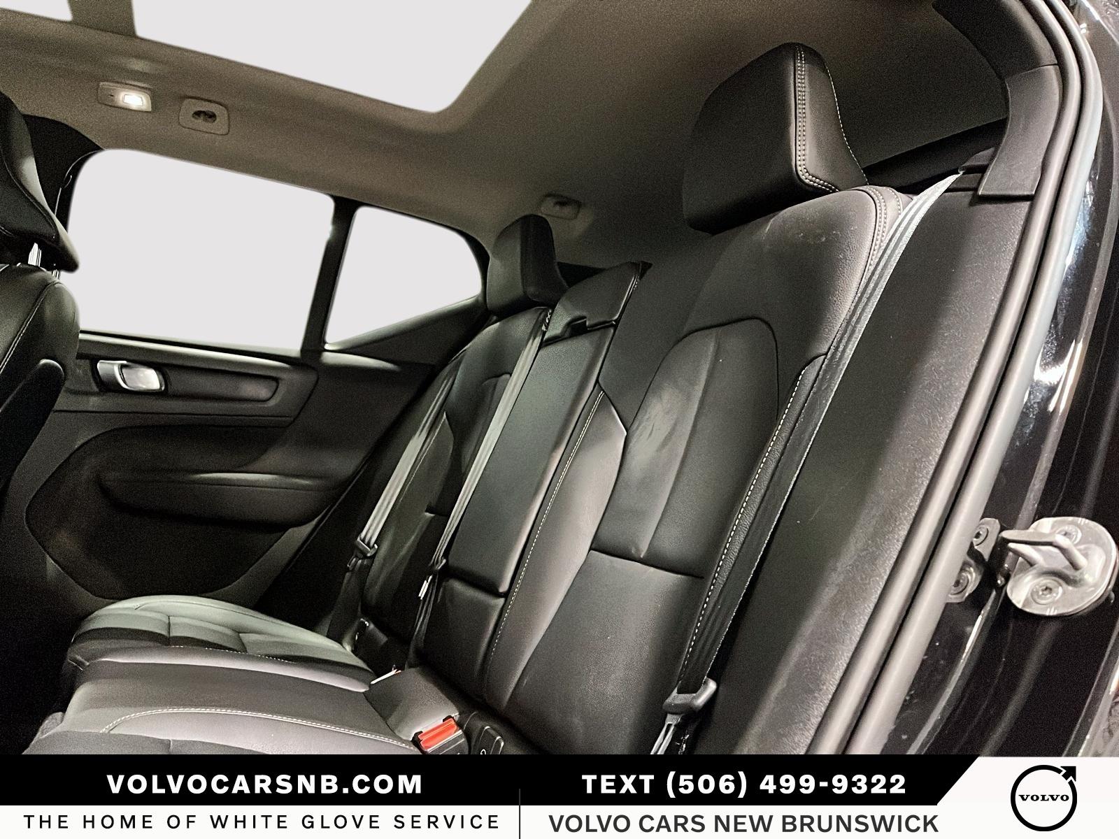 2025 Volvo XC40 B5 Plus Dark Theme