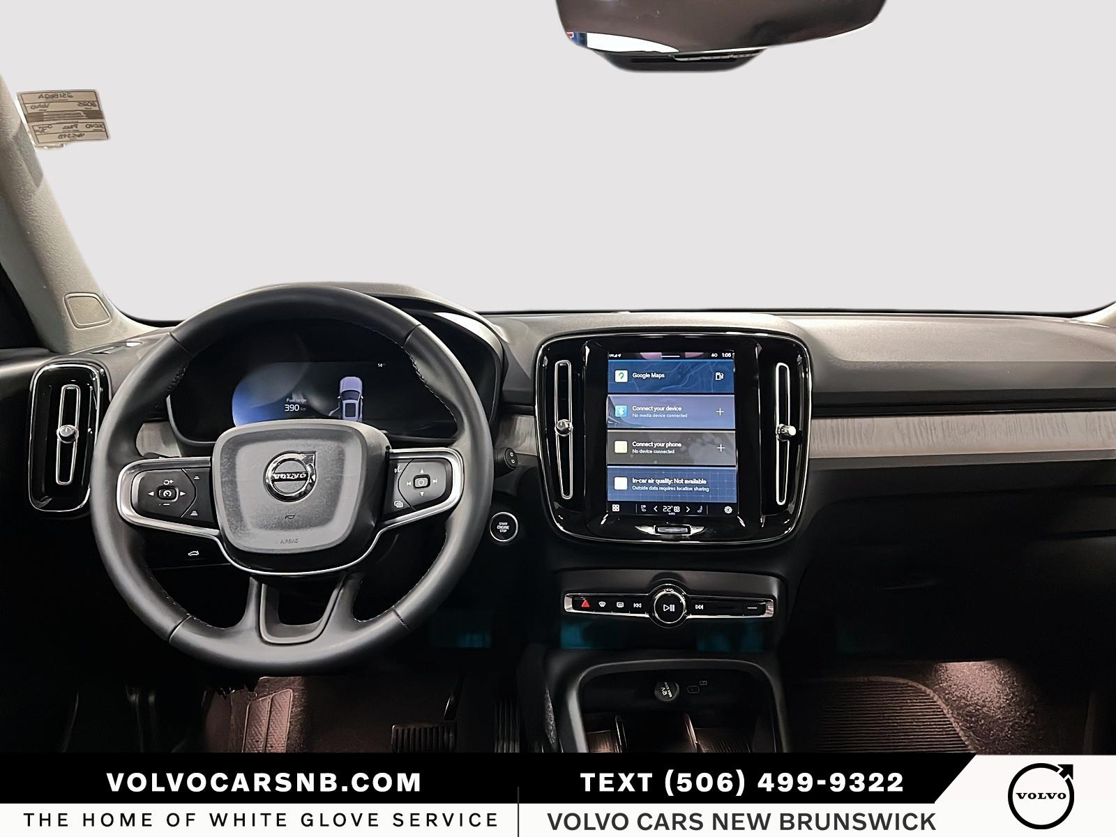 2025 Volvo XC40 B5 Plus Dark Theme