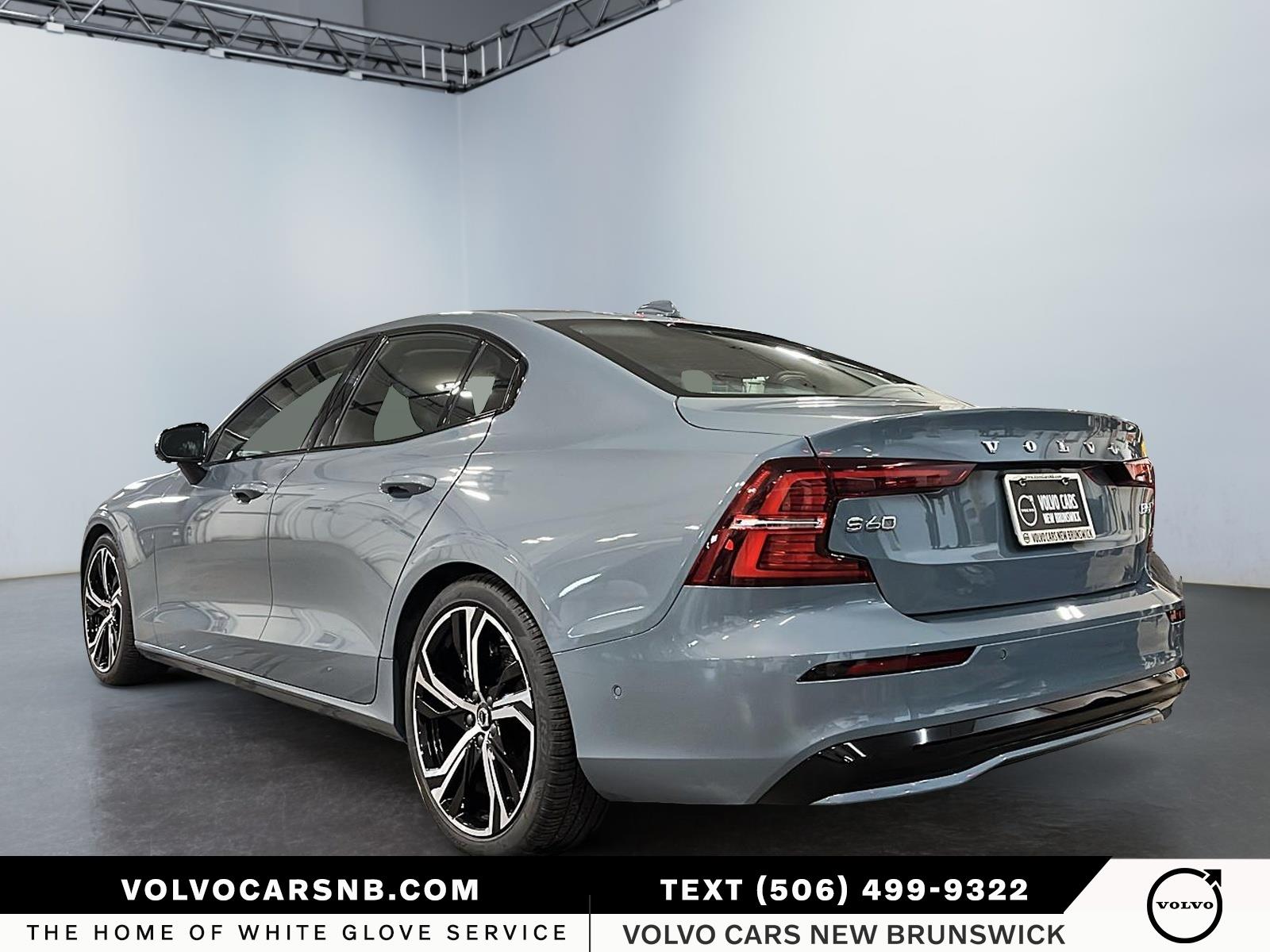 2024 Volvo S60 B5 Plus Dark Theme