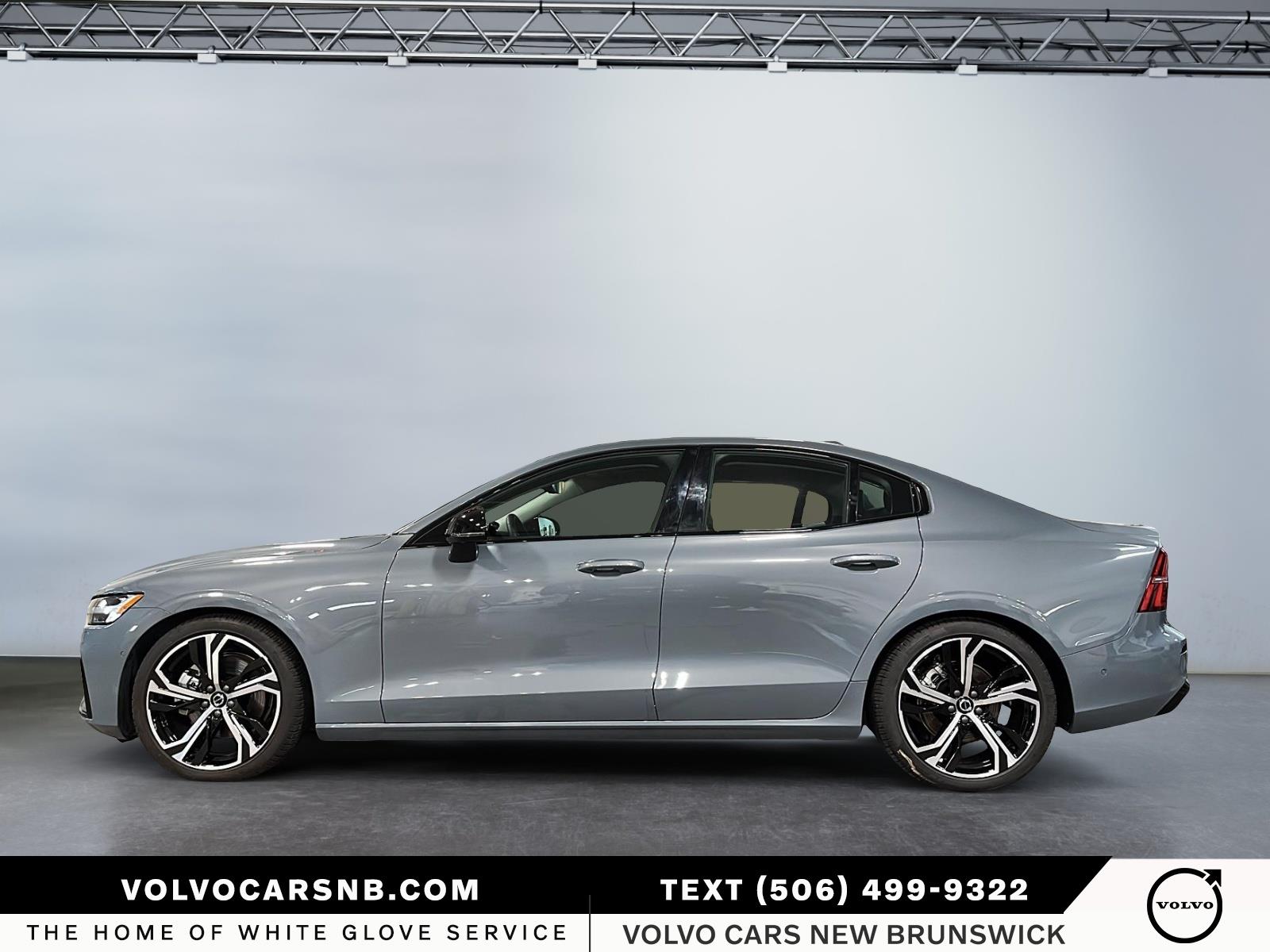 2024 Volvo S60 B5 Plus Dark Theme