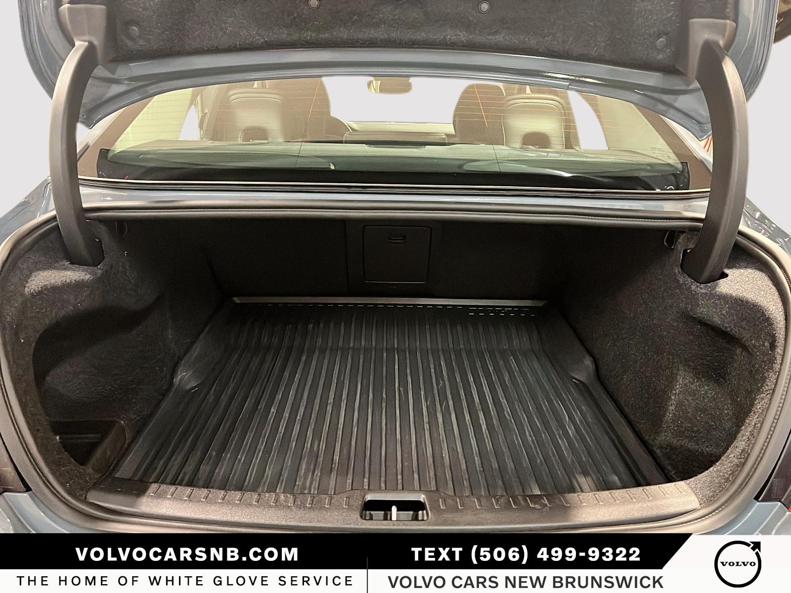 2024 Volvo S60 B5 Plus Dark Theme