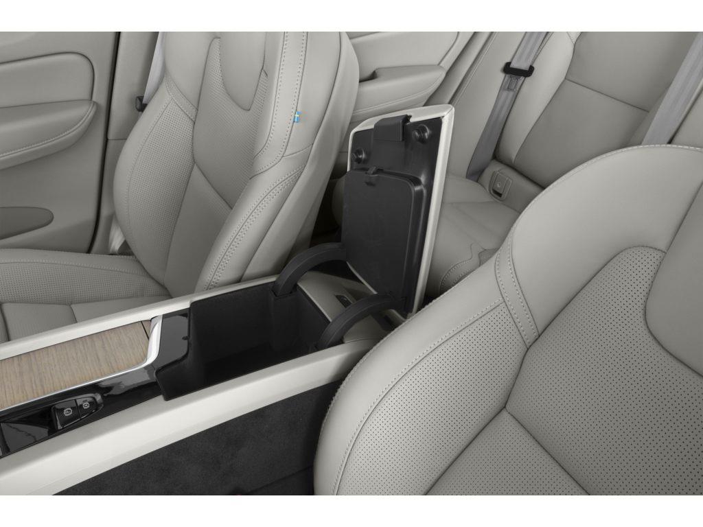 2025 Volvo XC60 Plug-In Hybrid T8 Ultra Dark Theme