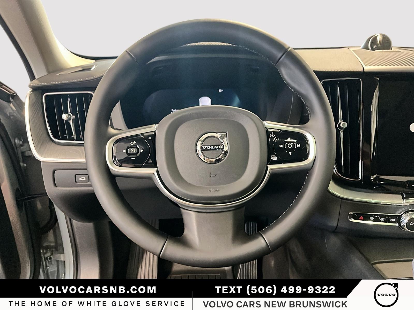 2025 Volvo XC60 Plug-In Hybrid T8 Ultra Dark Theme