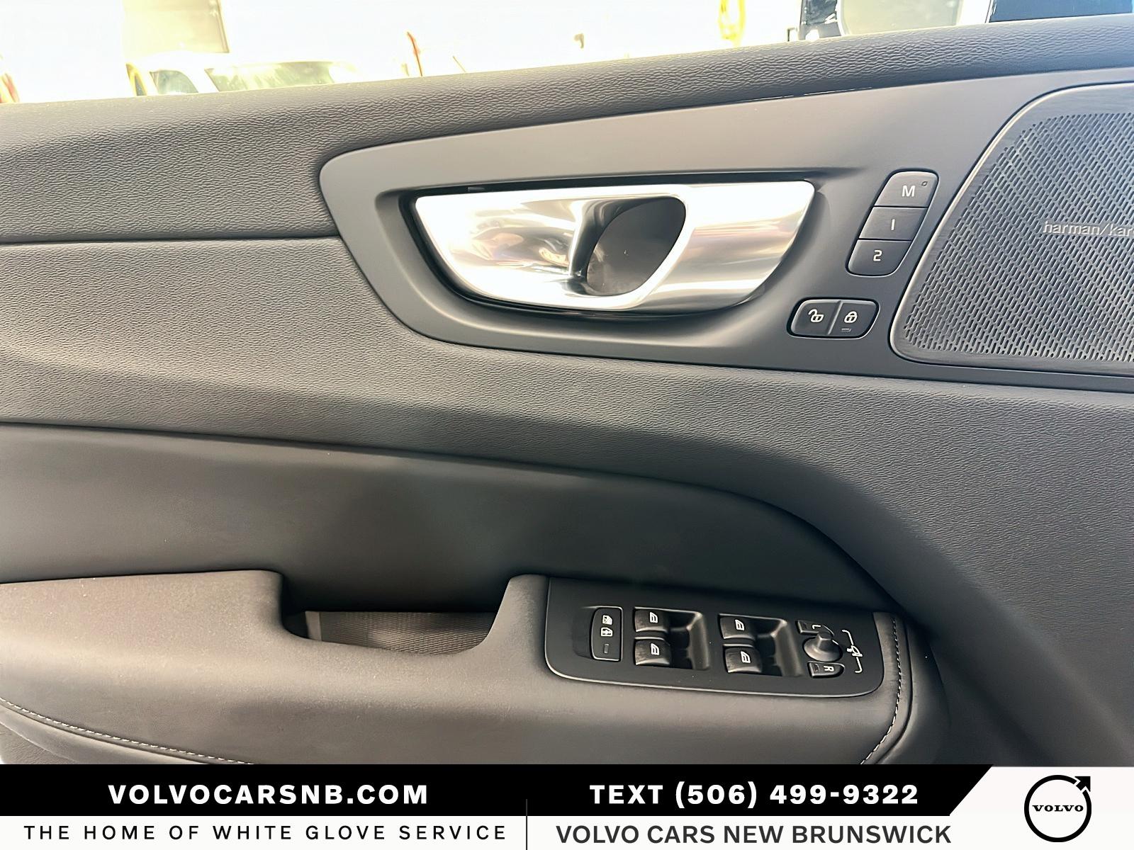 2026 Volvo XC60 B5 Plus Dark Theme