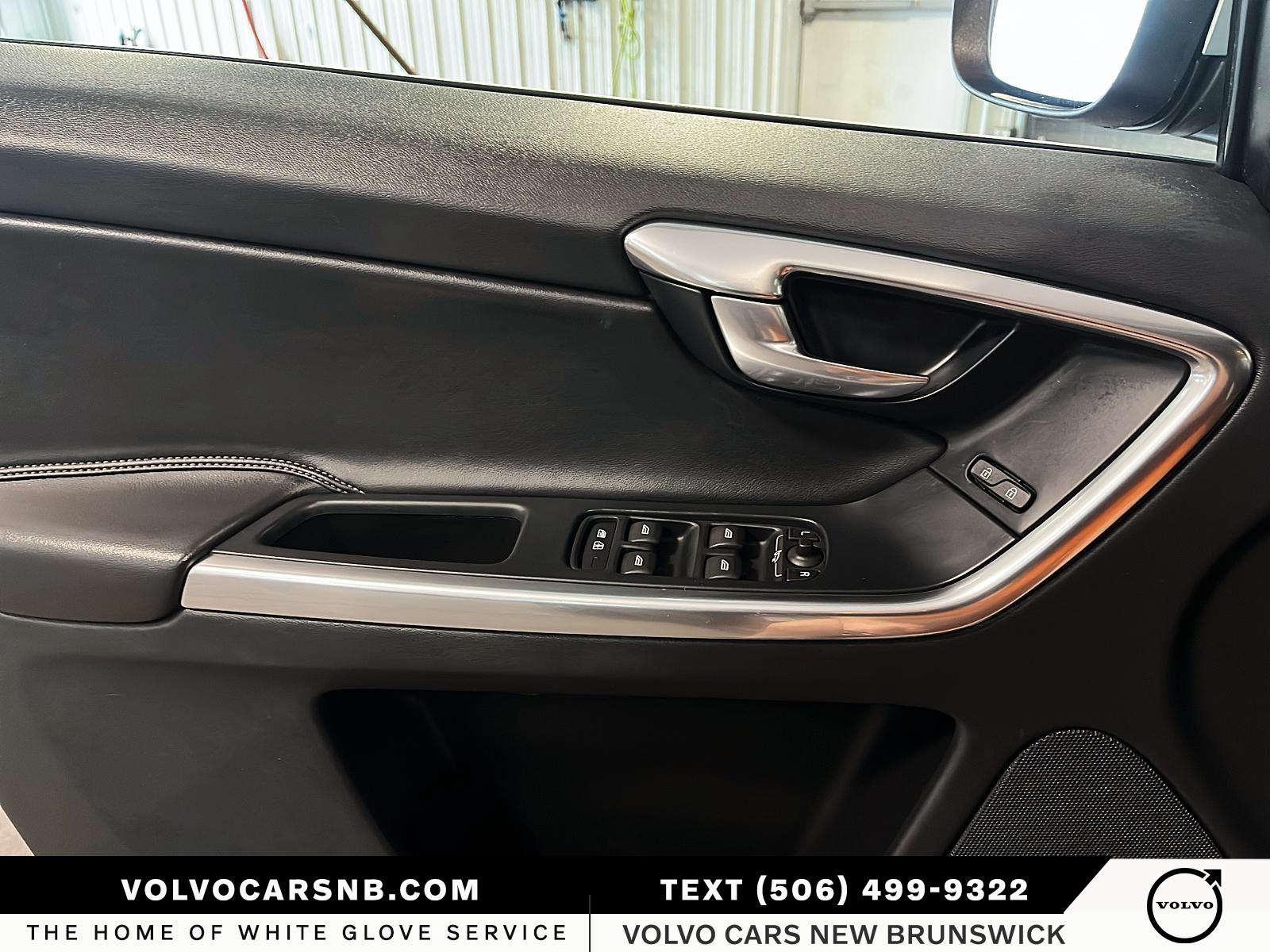 2017 Volvo XC60 T6 Drive-E R-Design