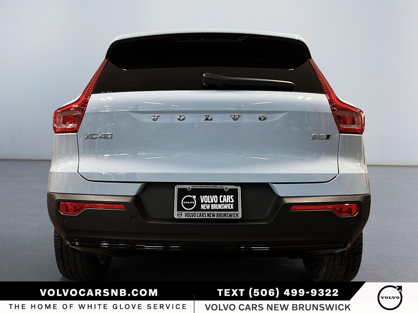 2025 Volvo XC40 B5 Plus Dark Theme