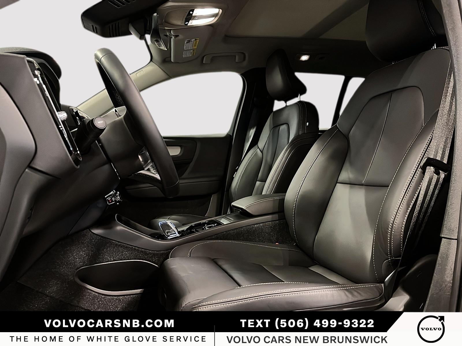 2025 Volvo XC40 B5 Plus Dark Theme