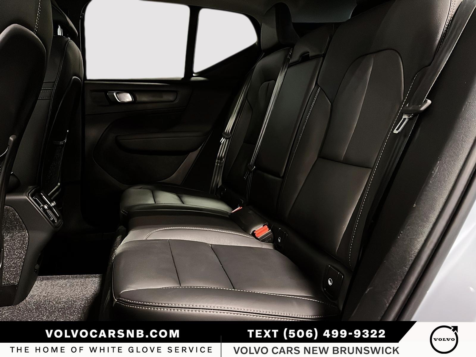 2025 Volvo XC40 B5 Plus Dark Theme