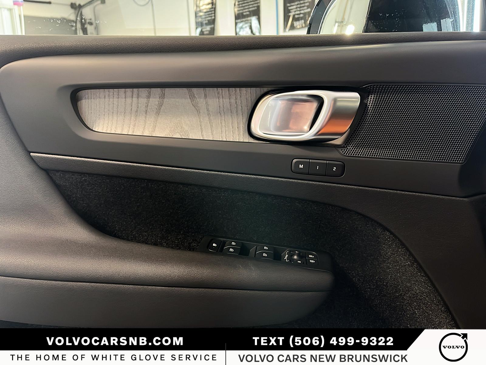 2025 Volvo XC40 B5 Plus Dark Theme