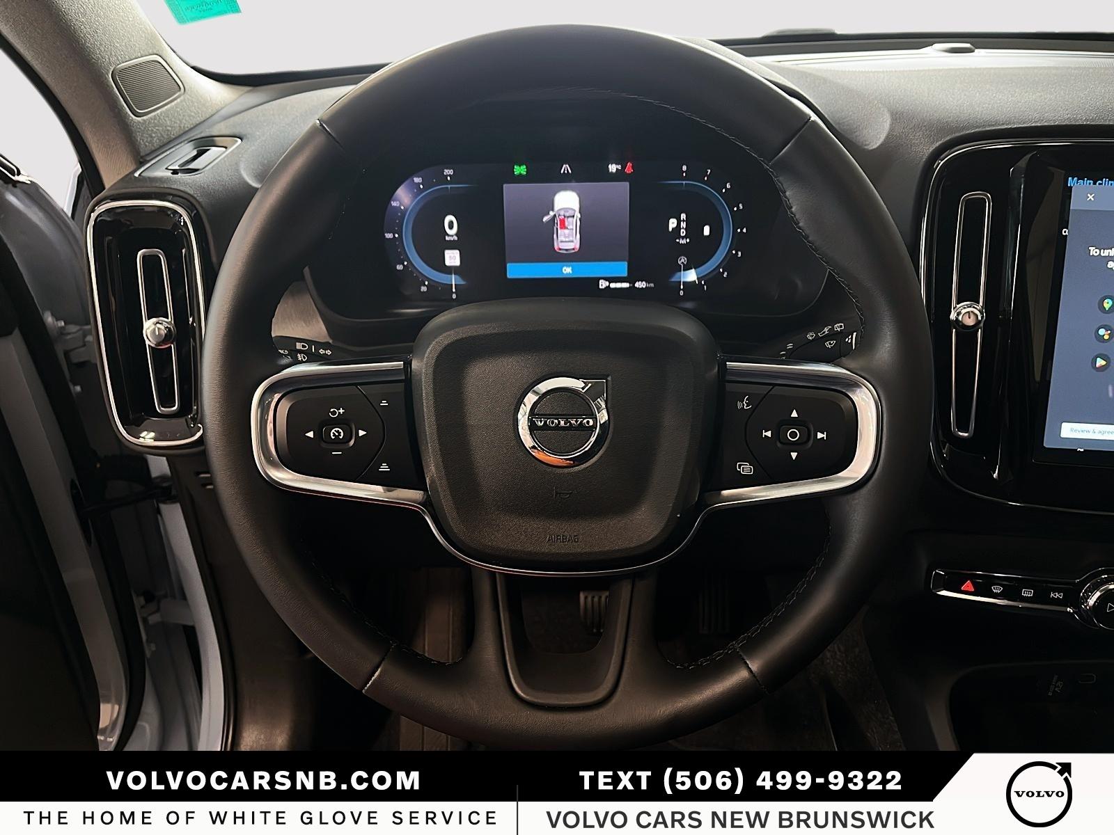 2025 Volvo XC40 B5 Plus Dark Theme