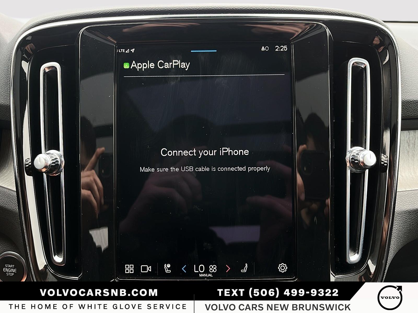 2025 Volvo XC40 B5 Plus Dark Theme