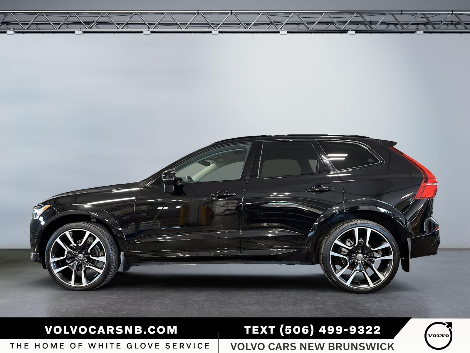 2025 Volvo XC60 B5 Ultra Dark Theme