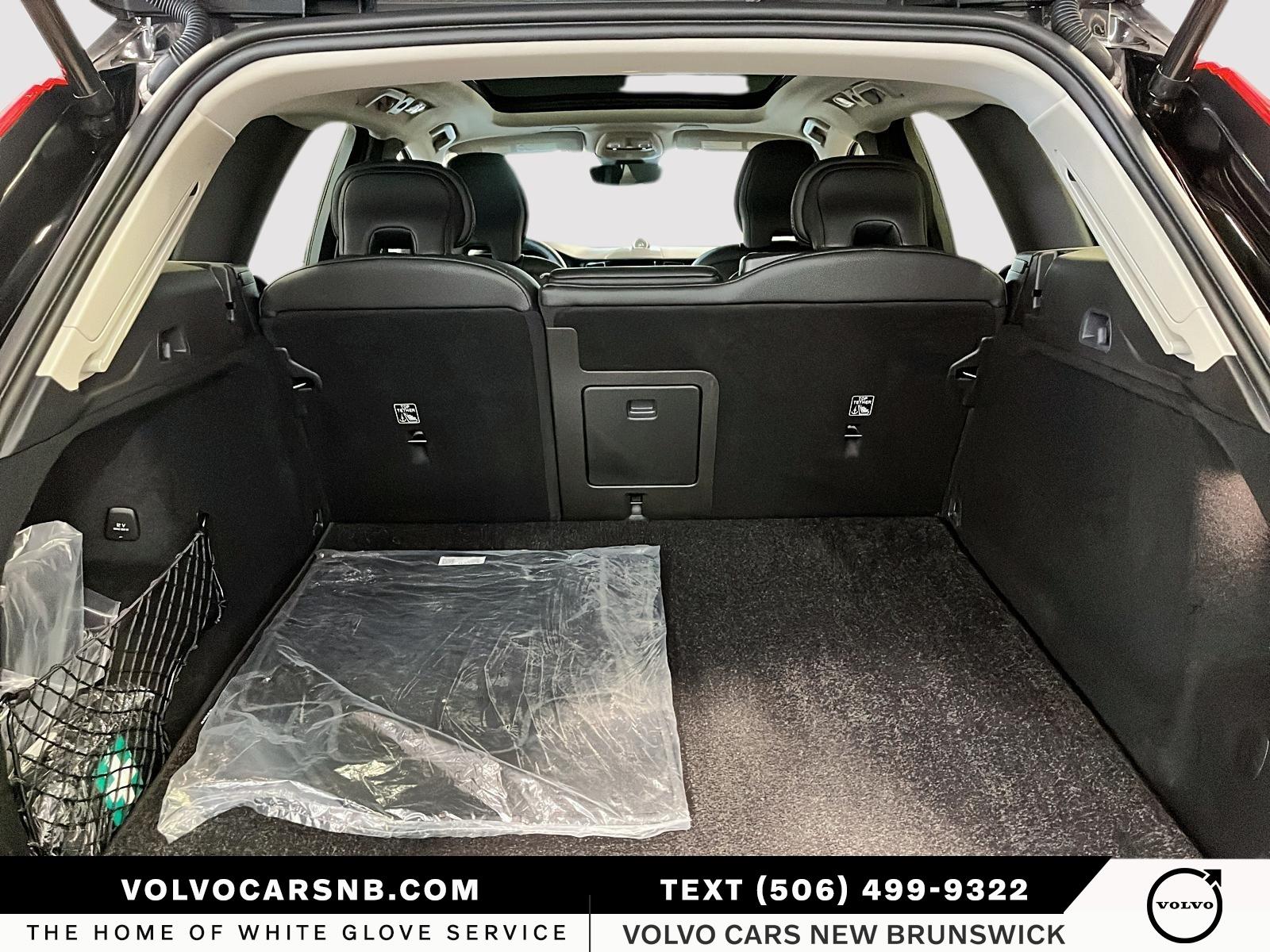 2025 Volvo XC60 B5 Ultra Dark Theme