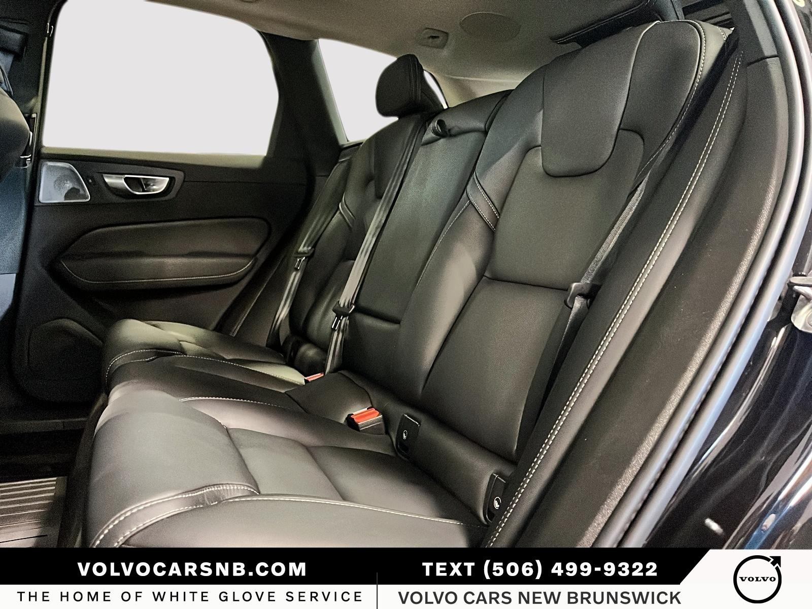 2025 Volvo XC60 B5 Ultra Dark Theme
