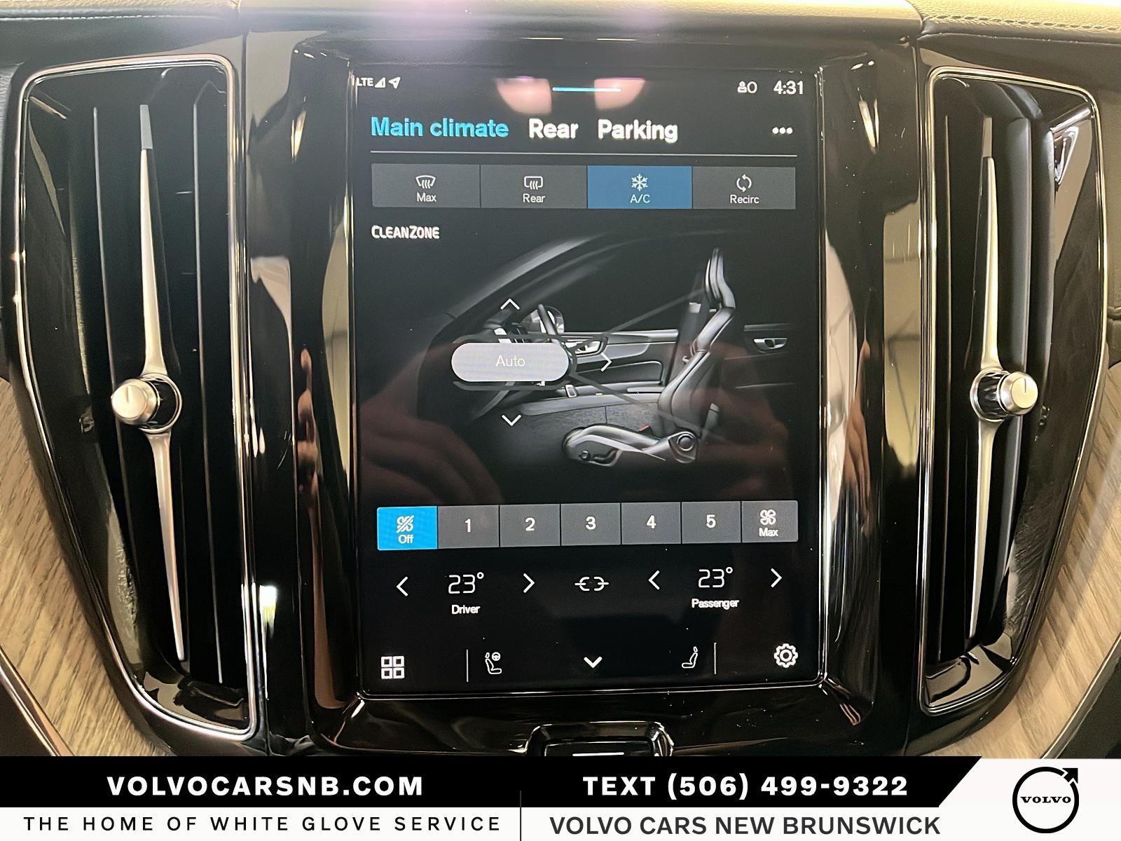 2025 Volvo XC60 B5 Ultra Dark Theme