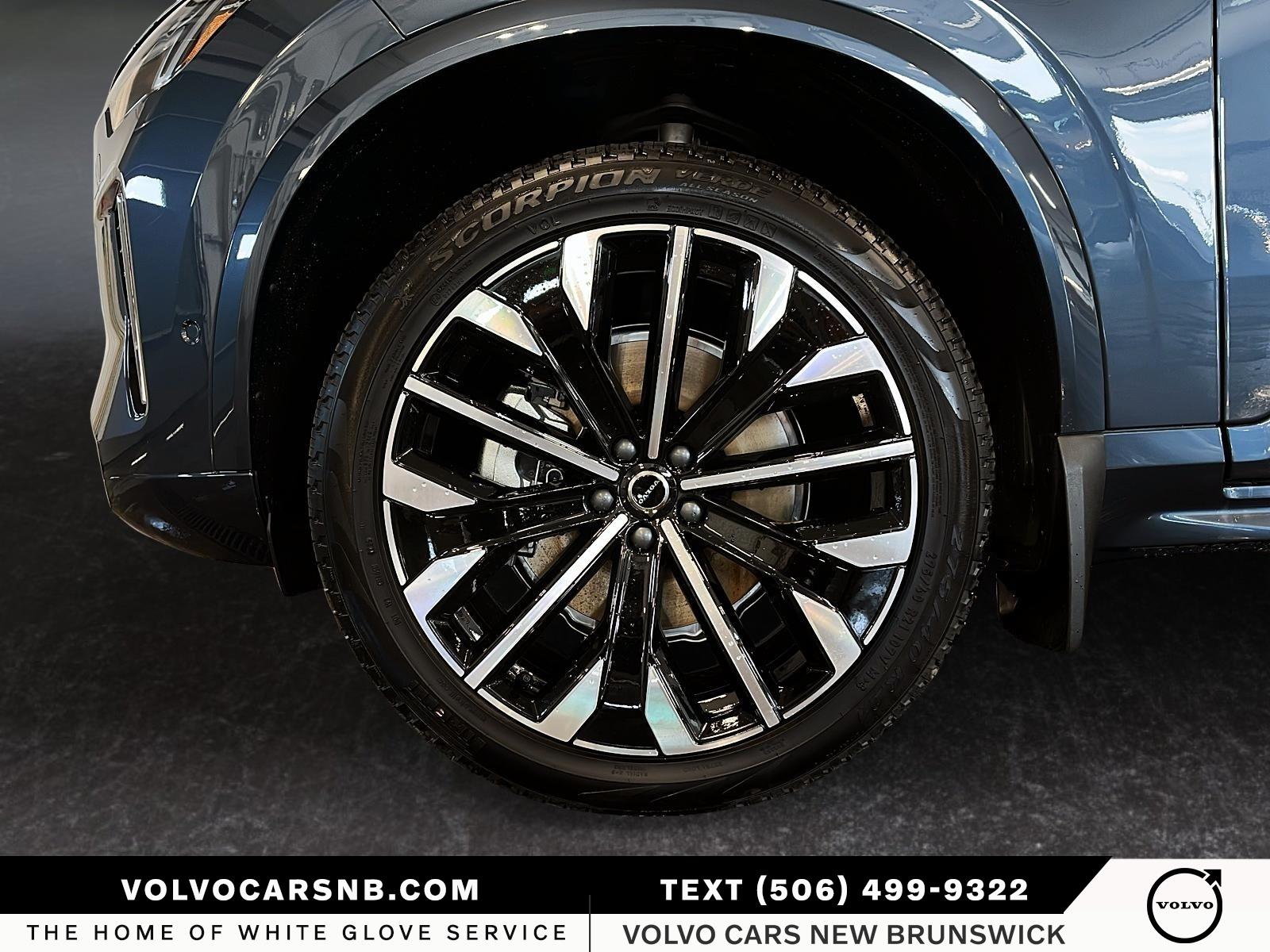 2026 Volvo XC90 B6 Plus Bright Theme