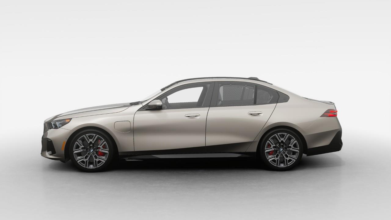 2026 BMW 550e xDrive, 多伦多, 全款车