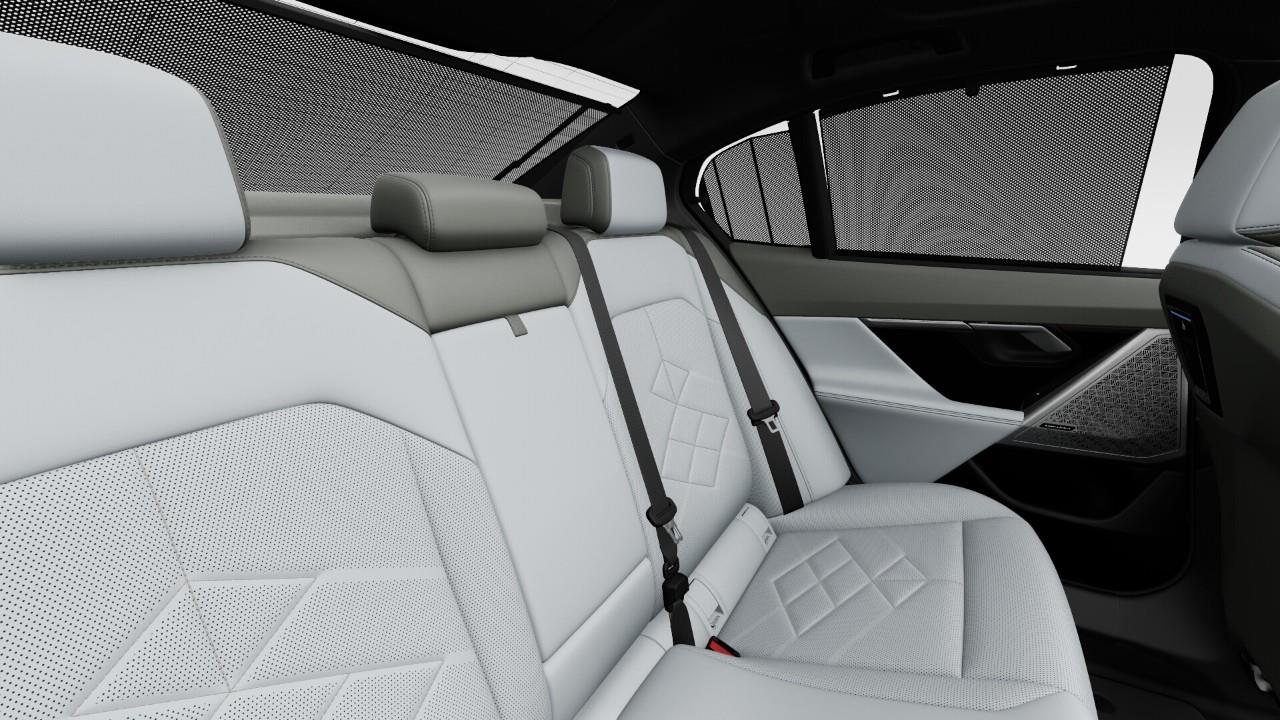 2026 BMW 550e xDrive, 多伦多, 全款车