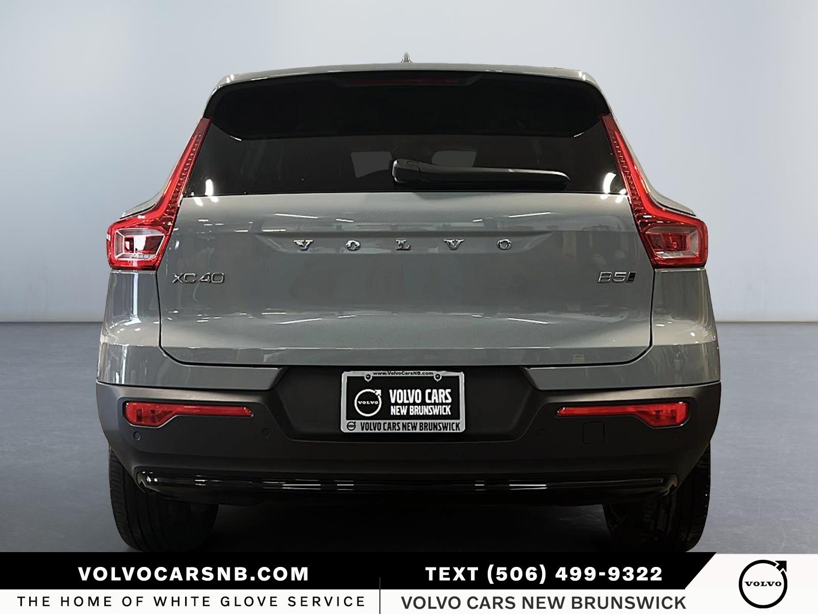 2025 Volvo XC40 B5 Plus Dark Theme