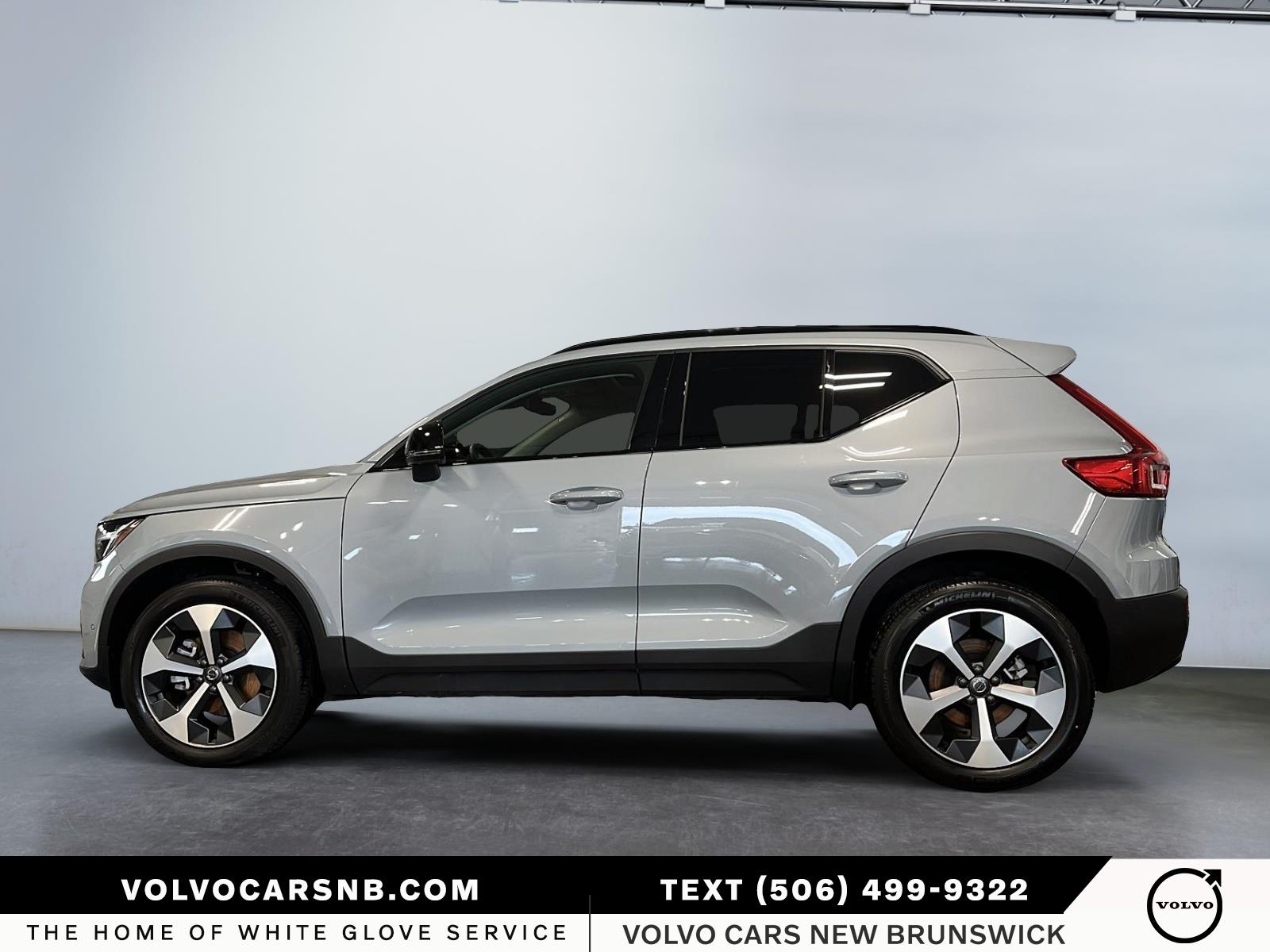 2025 Volvo XC40 B5 Plus Dark Theme