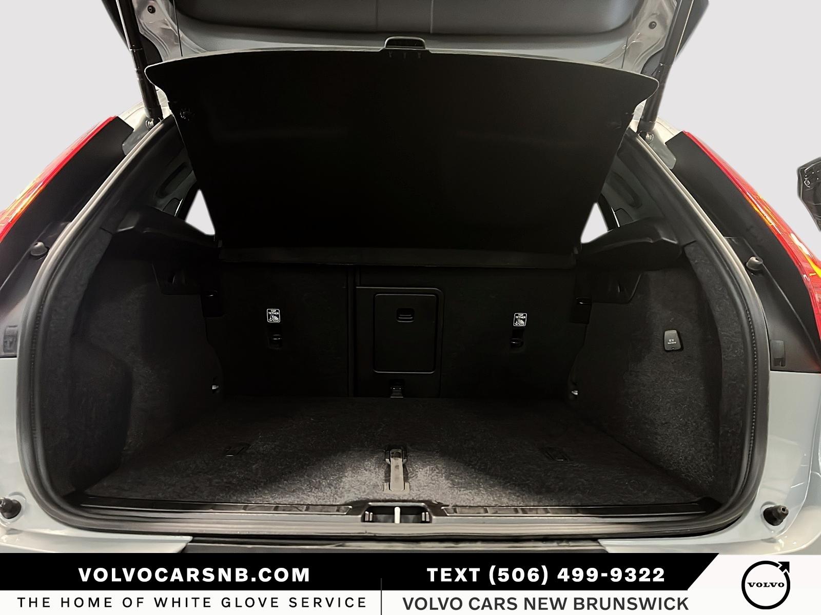 2025 Volvo XC40 B5 Plus Dark Theme
