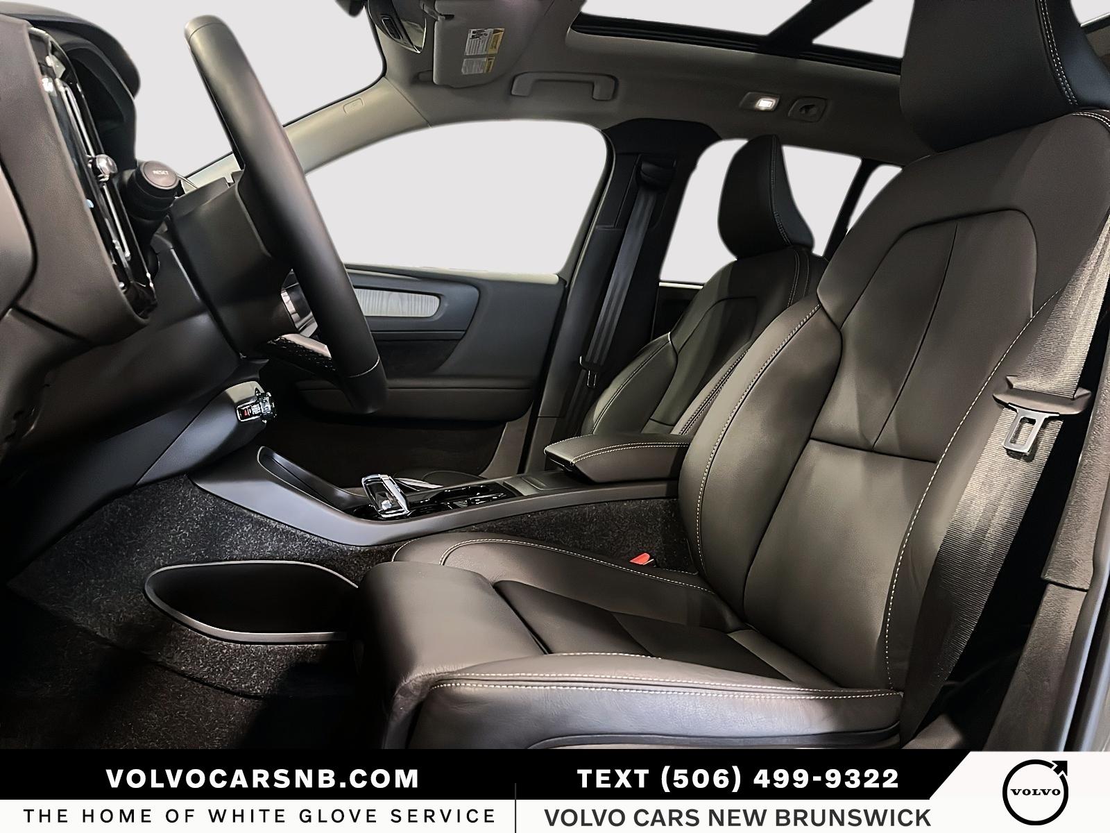 2025 Volvo XC40 B5 Plus Dark Theme