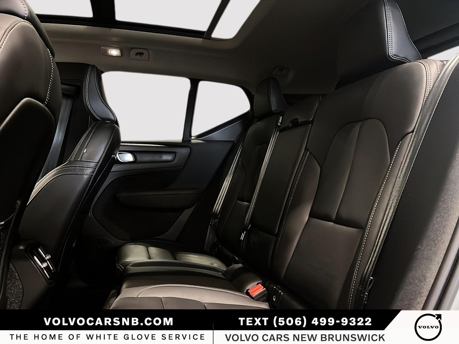 2025 Volvo XC40 B5 Plus Dark Theme
