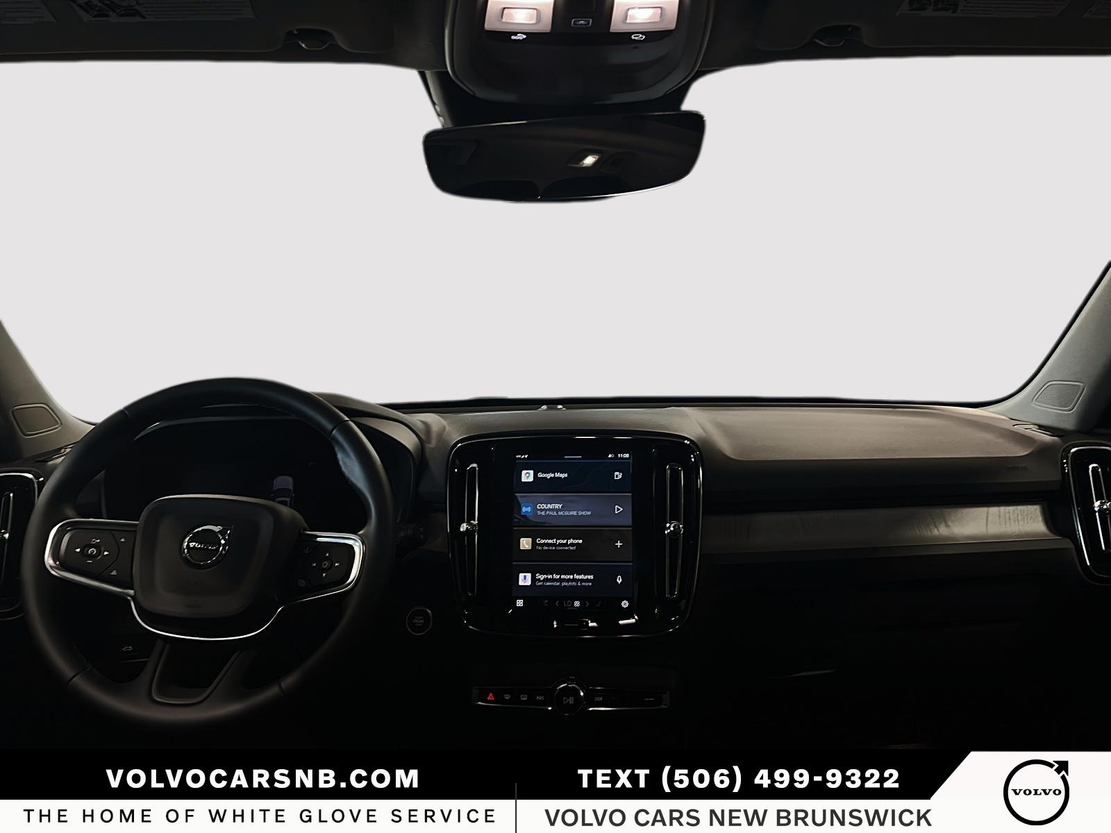 2025 Volvo XC40 B5 Plus Dark Theme