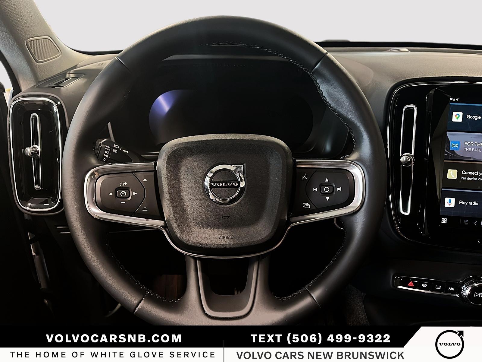 2025 Volvo XC40 B5 Plus Dark Theme