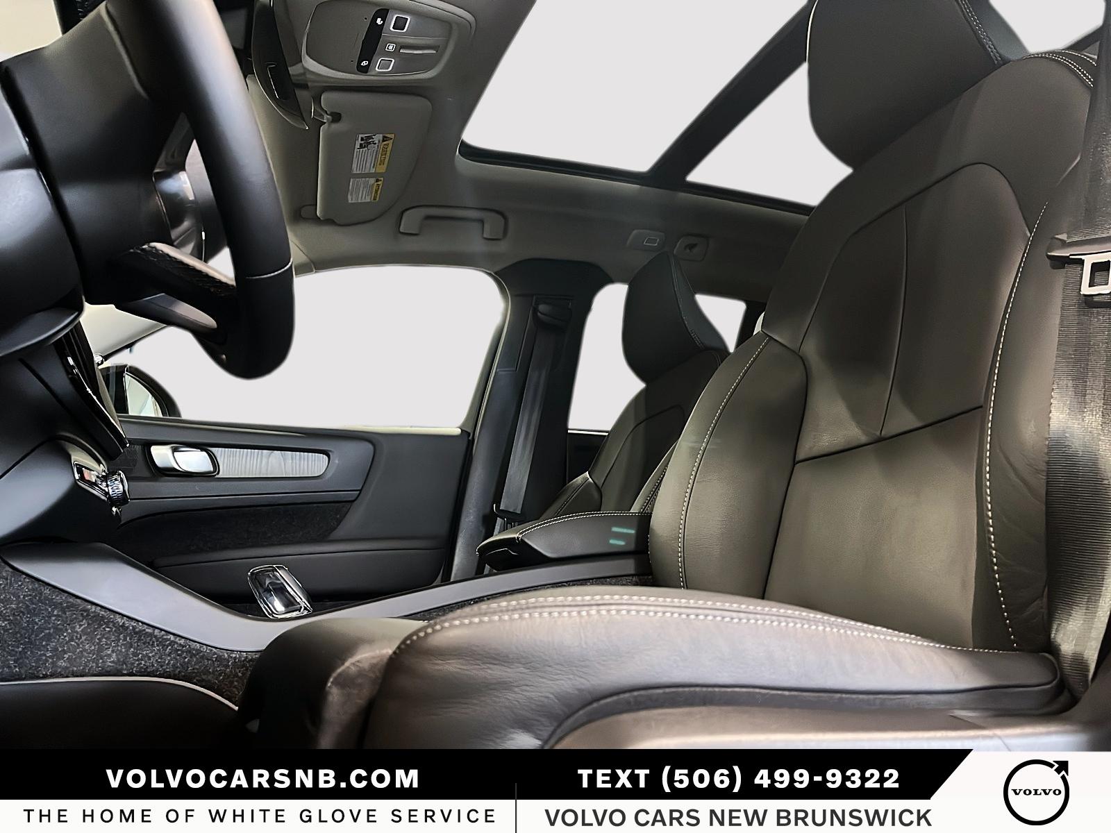 2025 Volvo XC40 B5 Plus Dark Theme