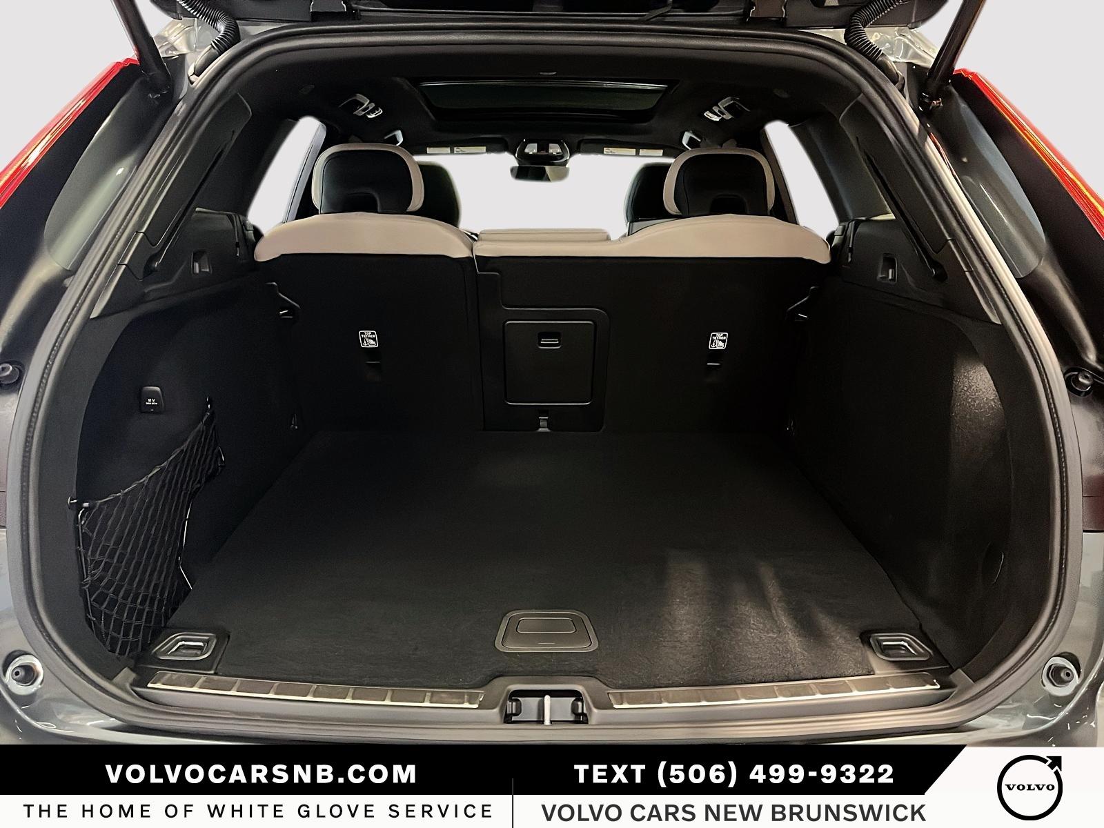 2026 Volvo XC60 Plug-In Hybrid T8 Plus Dark Theme