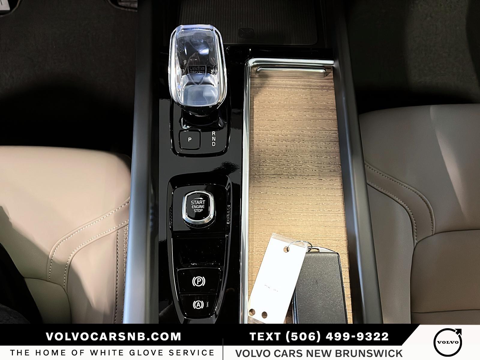 2026 Volvo XC60 Plug-In Hybrid T8 Plus Dark Theme