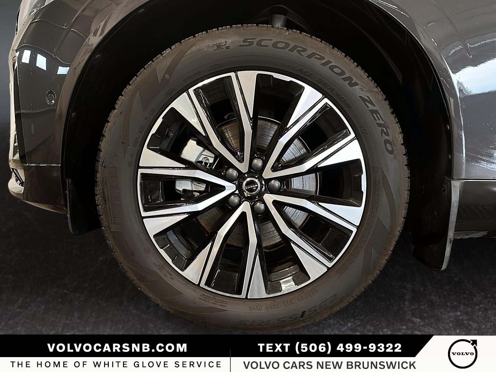 2024 Volvo XC60 B5 Plus Dark Theme
