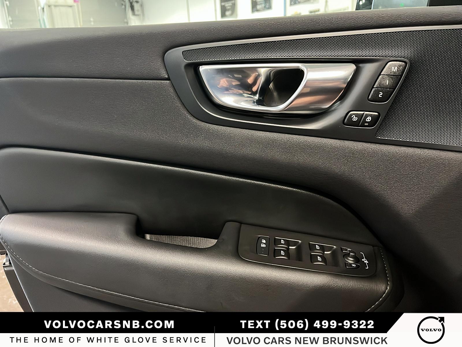 2024 Volvo XC60 B5 Plus Dark Theme