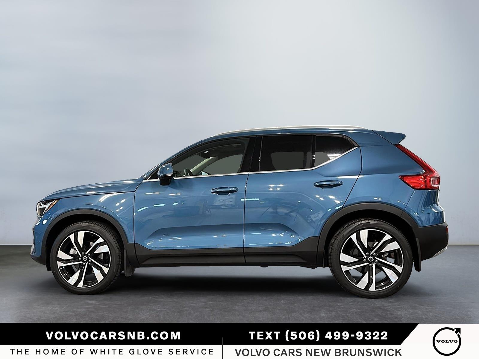 2024 Volvo XC40 B5 Plus Bright Theme