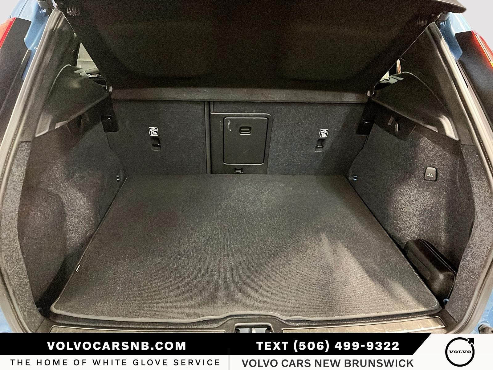 2024 Volvo XC40 B5 Plus Bright Theme