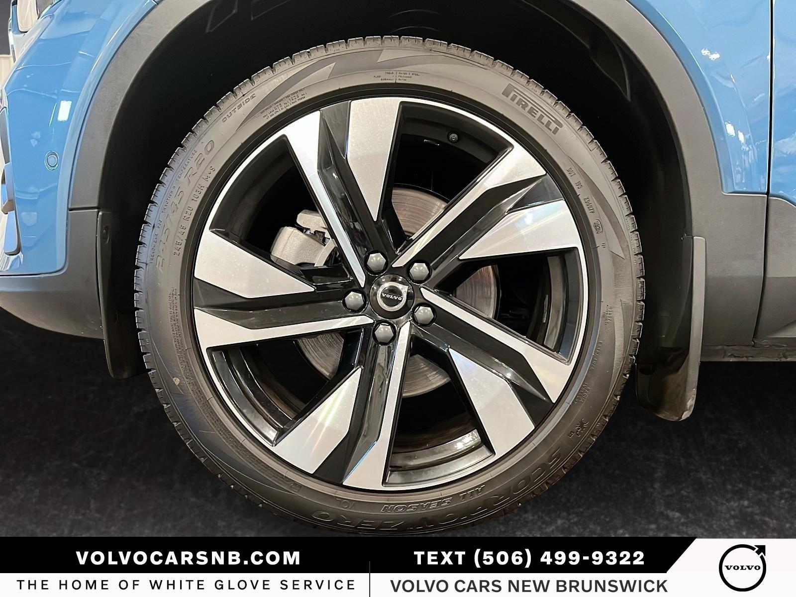 2024 Volvo XC40 B5 Plus Bright Theme