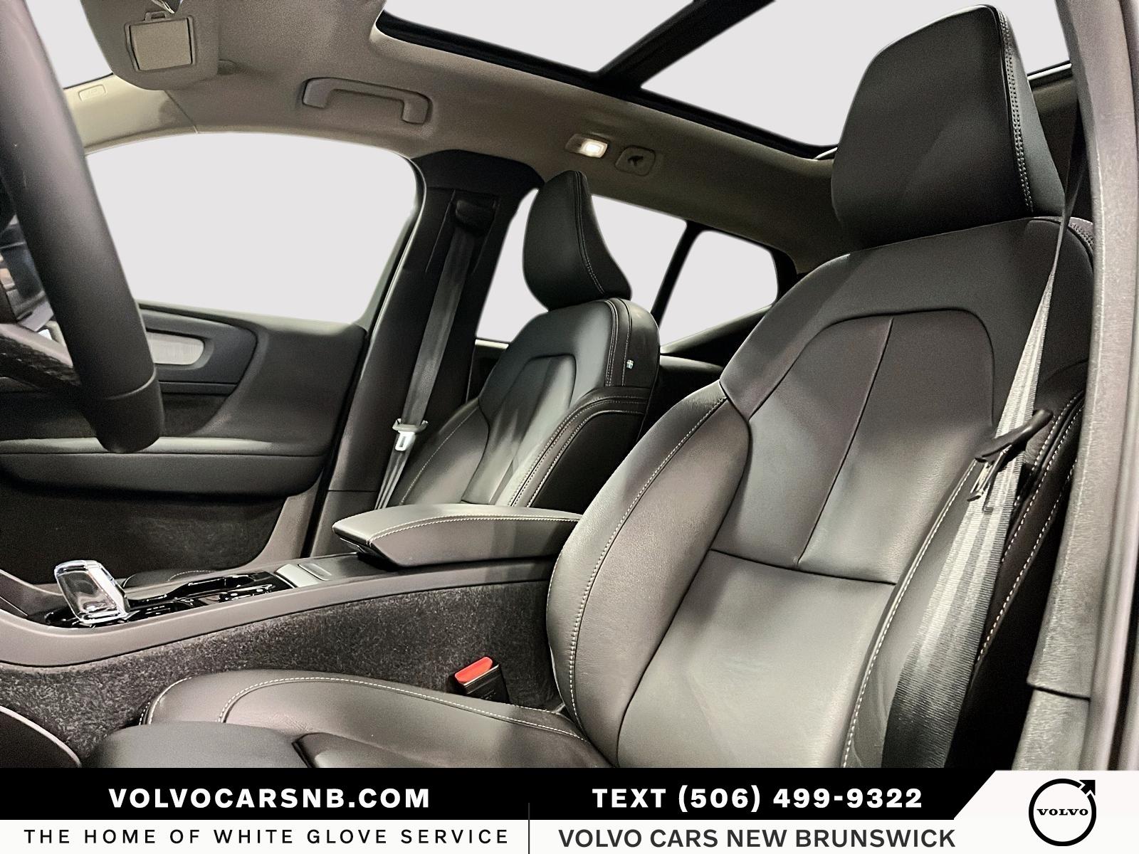 2024 Volvo XC40 B5 Plus Bright Theme