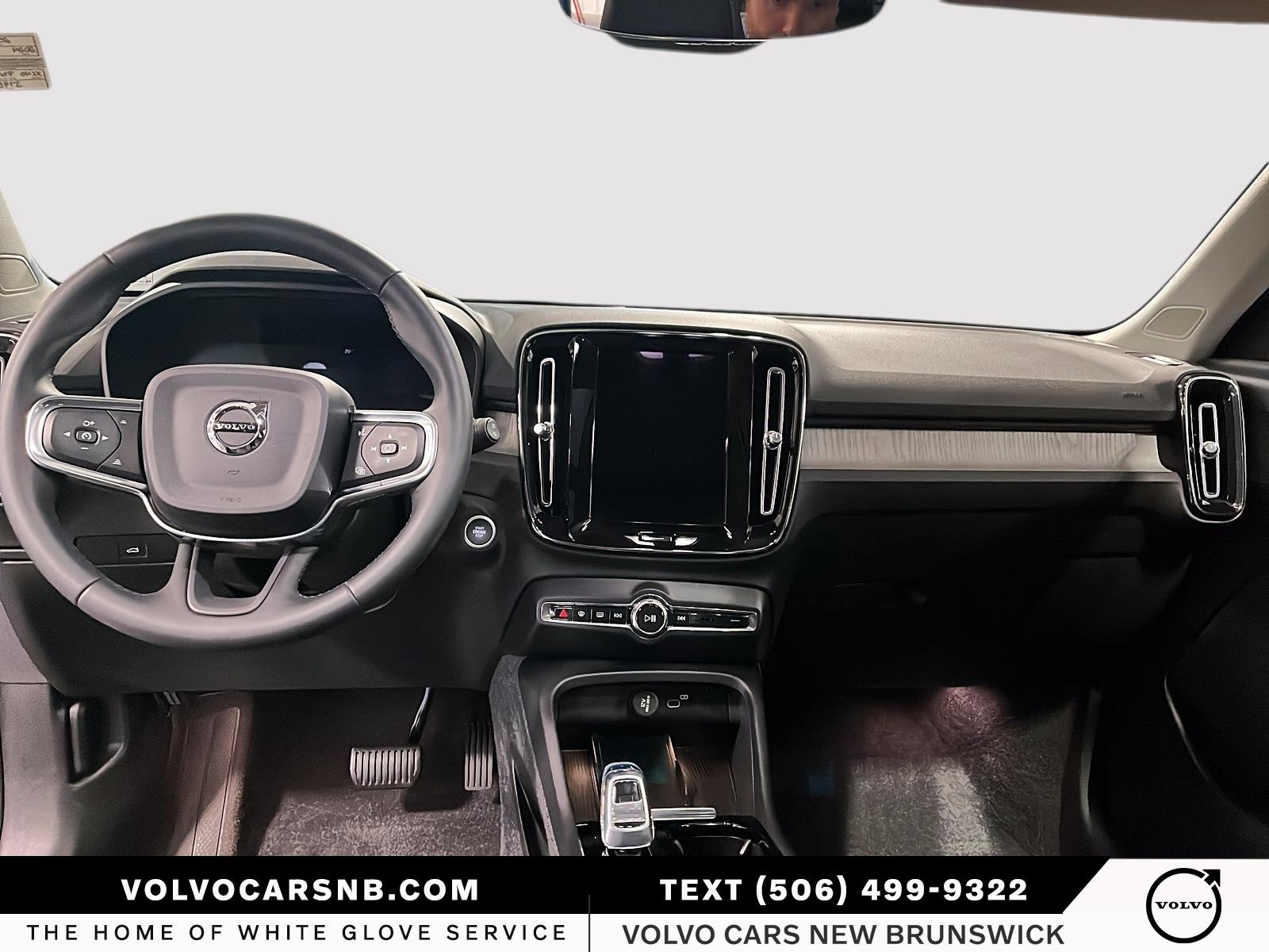 2024 Volvo XC40 B5 Plus Bright Theme