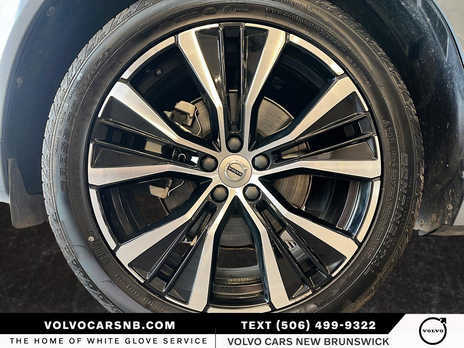 2024 Volvo XC60 B5 Plus Dark Theme