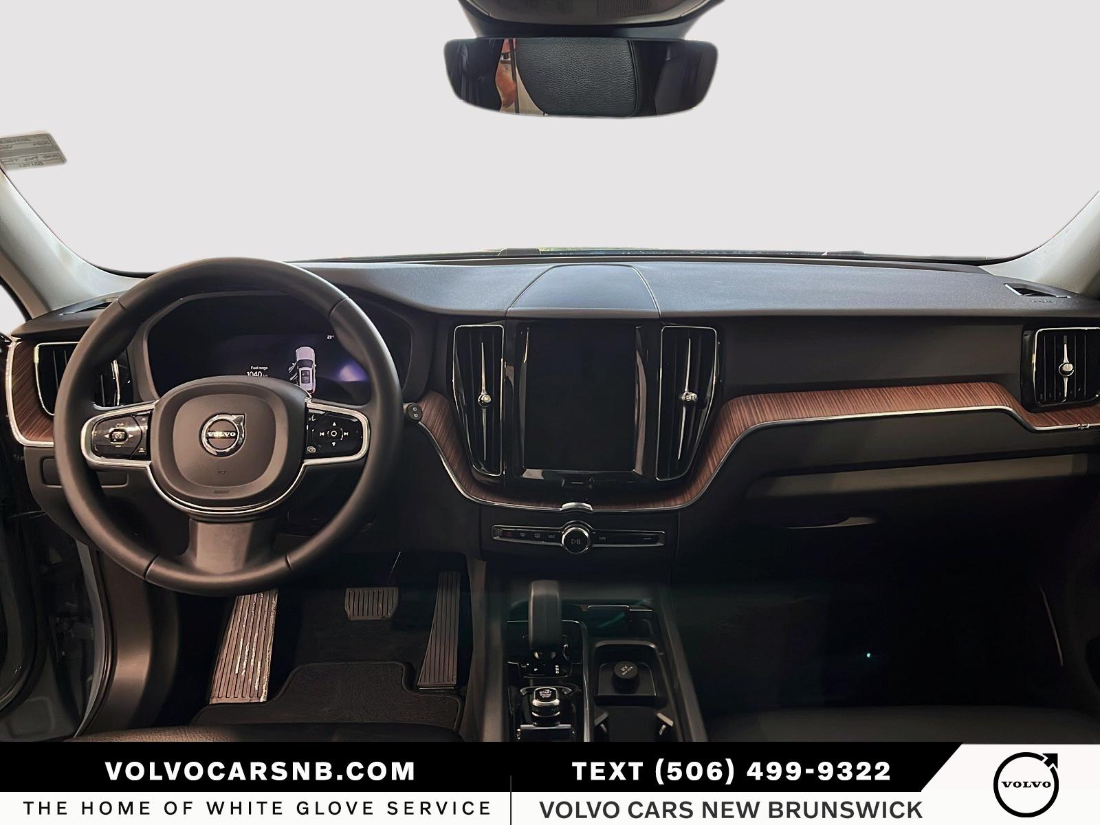 2024 Volvo XC60 B5 Plus Dark Theme