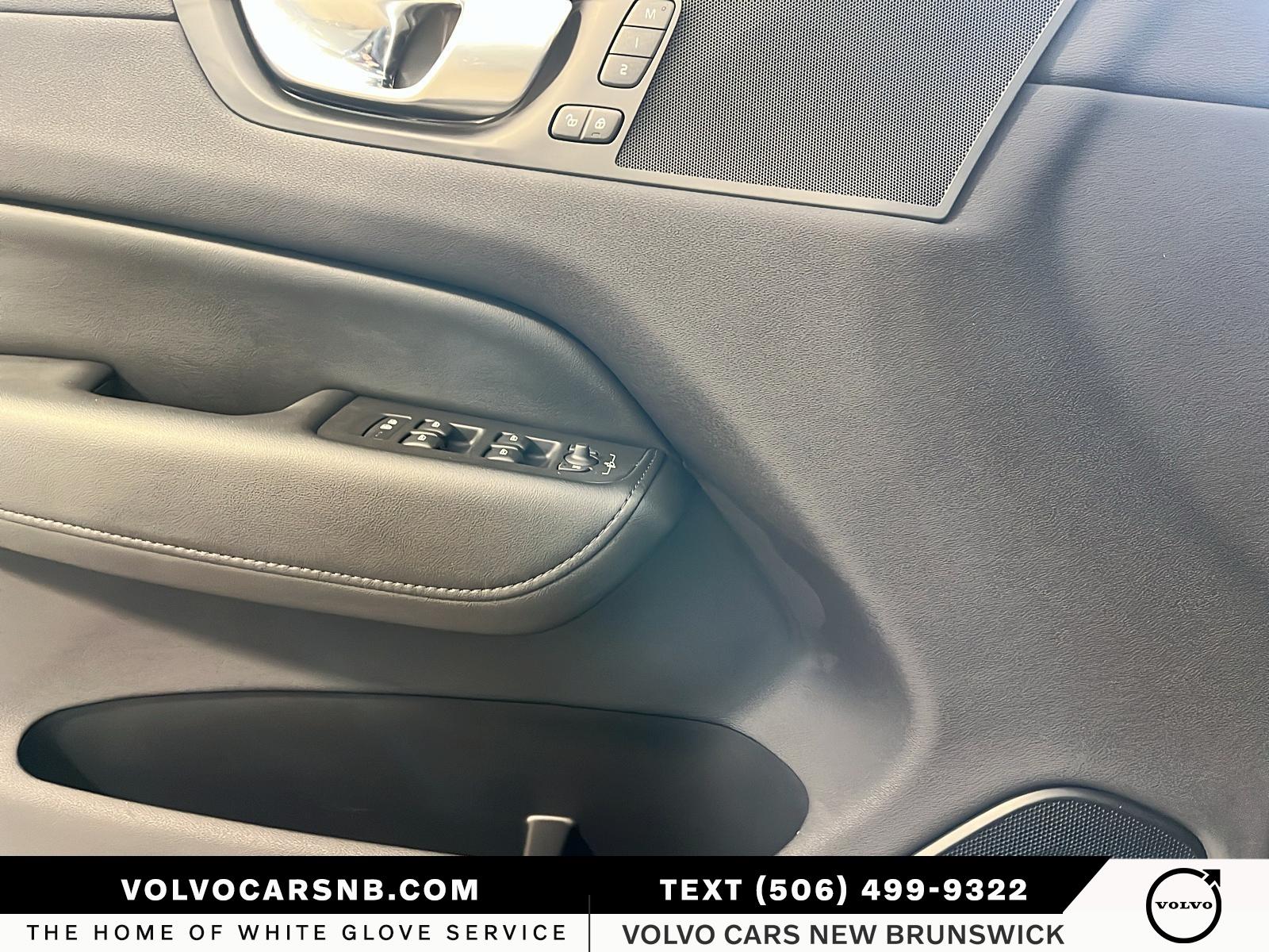 2024 Volvo XC60 B5 Plus Dark Theme