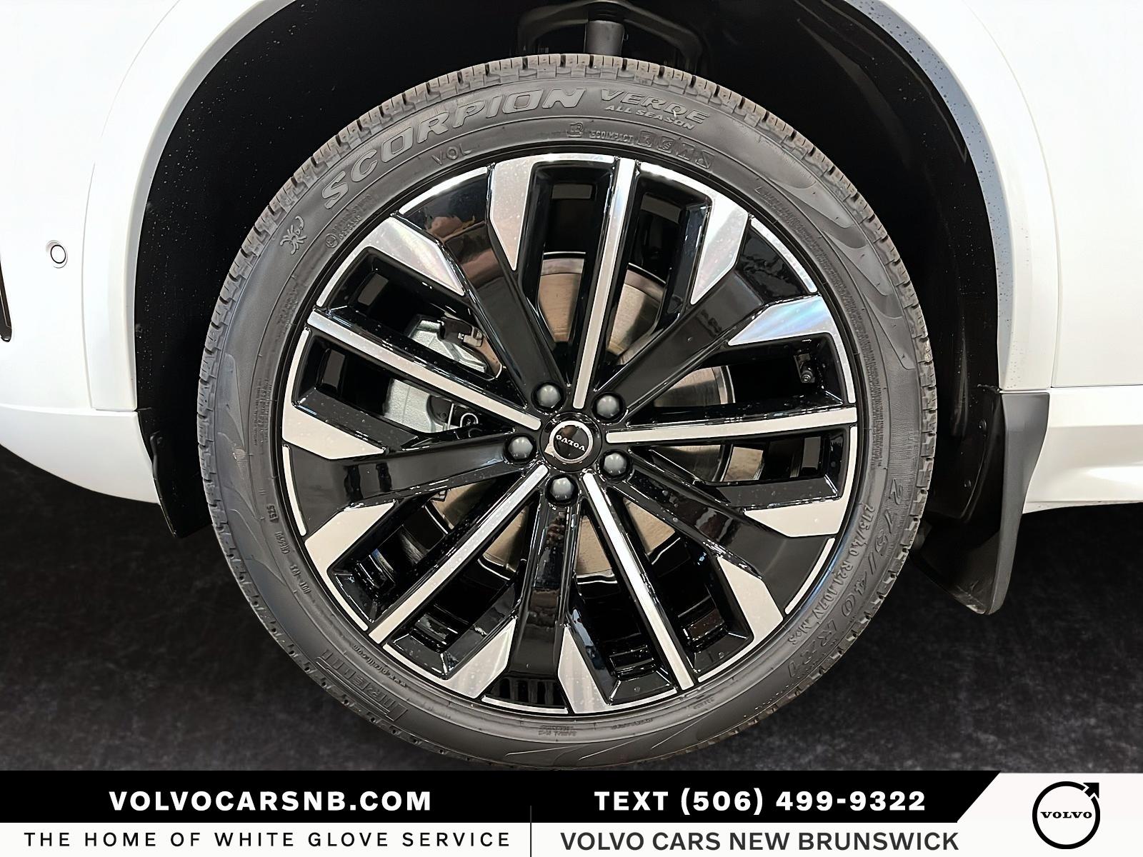 2026 Volvo XC90 B6 Plus Dark Theme