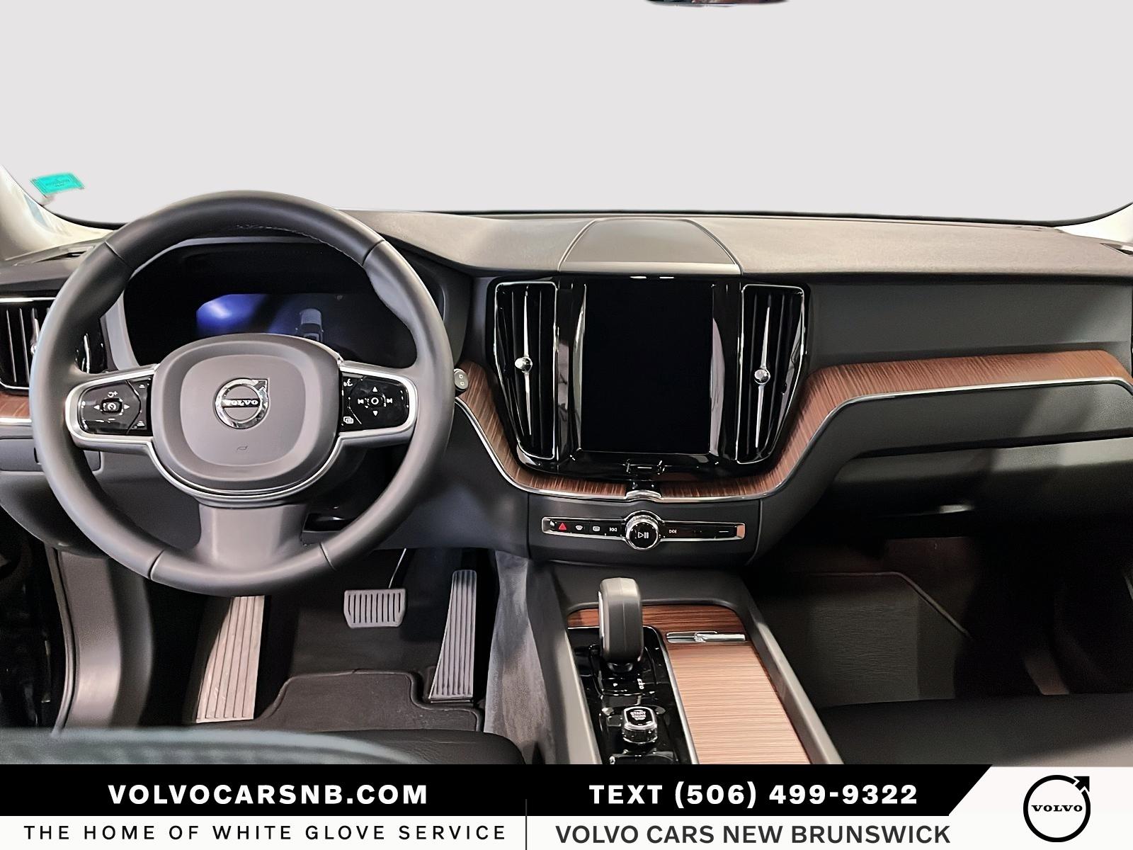 2024 Volvo XC60 B5 Plus Dark Theme