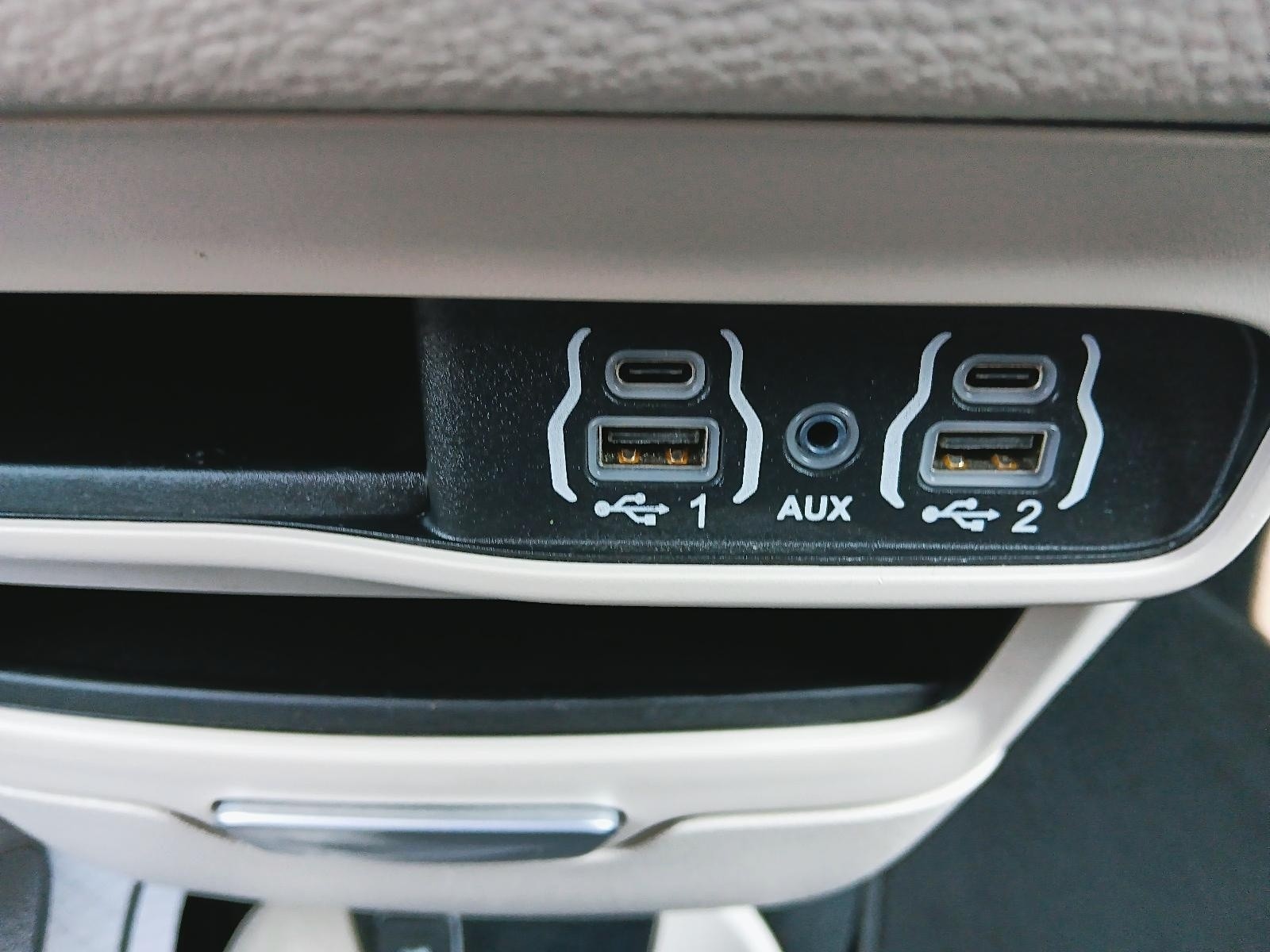 2023 Chrysler Pacifica Touring-L